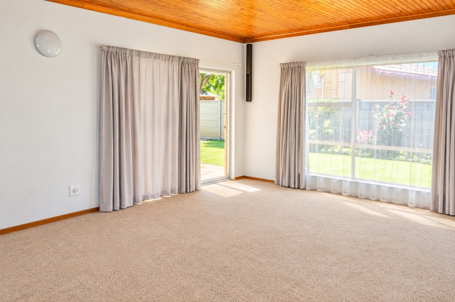 5 Bedroom Property for Sale in La Hoff North West
